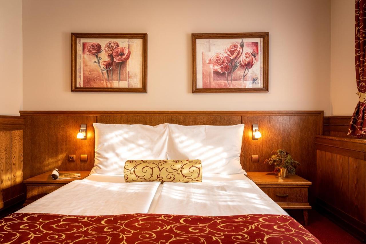 Hotel Abacie & Wellness Valasske Mezirici Exterior photo