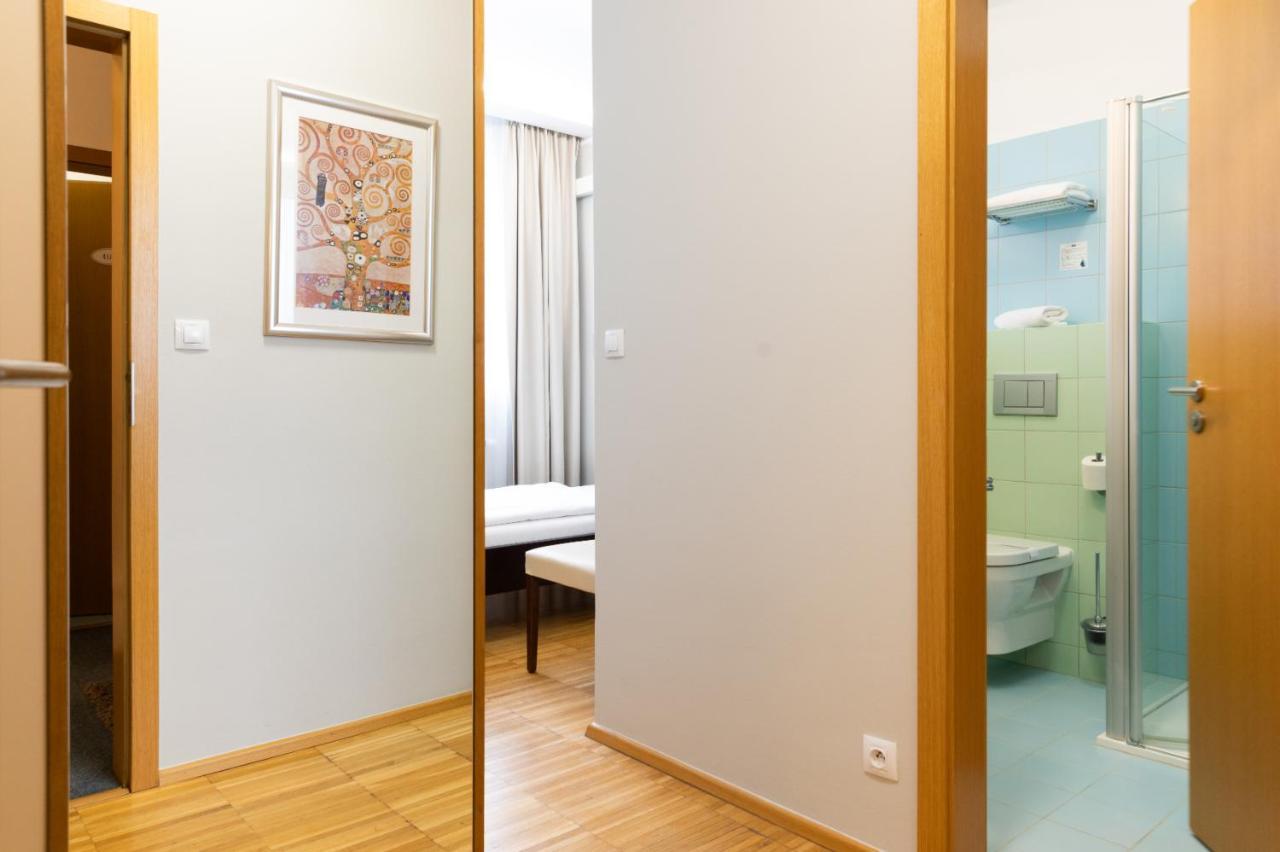 Hotel Abacie & Wellness Valasske Mezirici Exterior photo