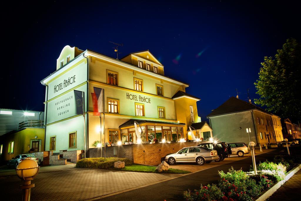 Hotel Abacie & Wellness Valasske Mezirici Exterior photo